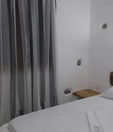 George's Platy Gyalos Semesterbostad