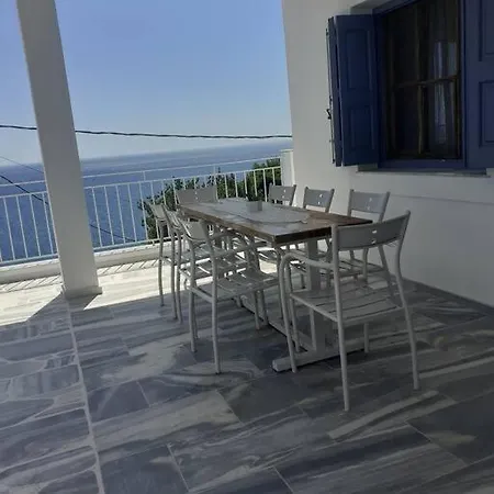 George's Platy Gyalos Semesterbostad *