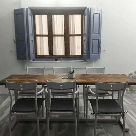 George's Platy Gyalos Semesterbostad *