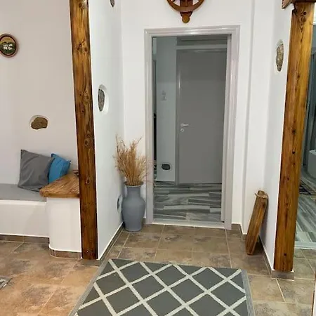 George's Platy Gyalos Semesterbostad