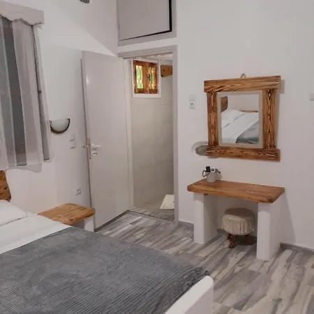 George's Platy Gyalos Semesterbostad