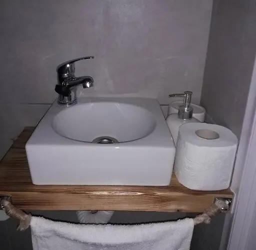 George's Platy Gyalos Case de vacanță *