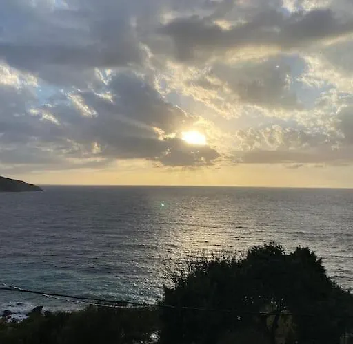 George's Platy Gyalos Case de vacanță *