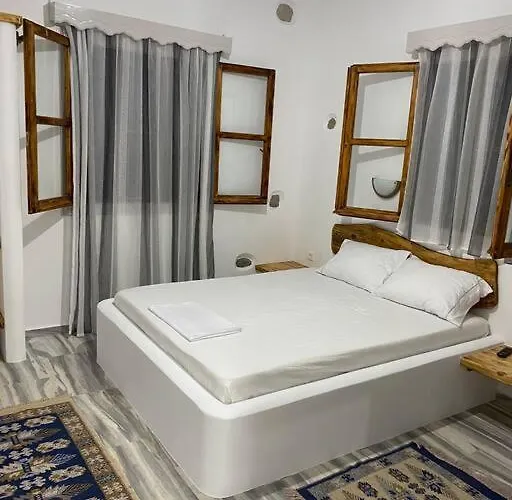 George's Platy Gyalos *