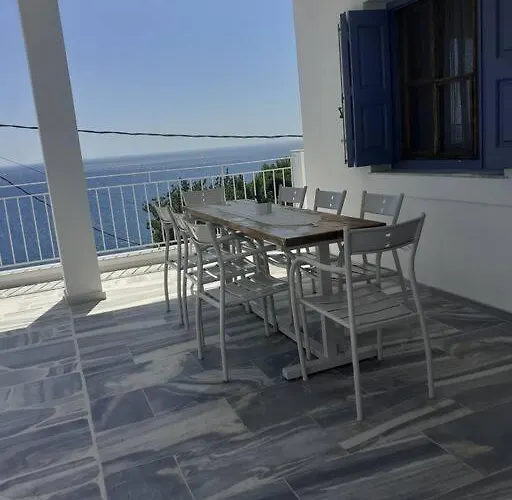 George's Platy Gyalos Tatil Evi *