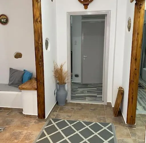 George's Platy Gyalos Tatil Evi