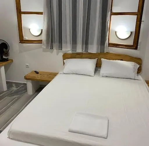 George's Platy Gyalos Tatil Evi *