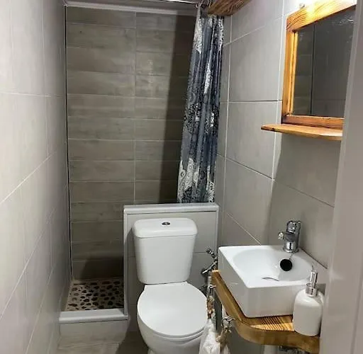 George's Platy Gyalos Case de vacanță *