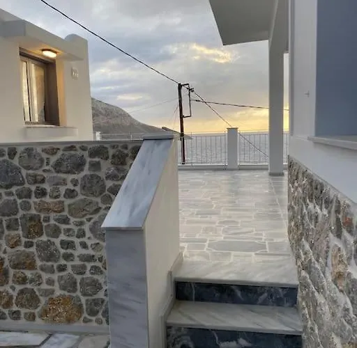 George's Platy Gyalos Tatil Evi *