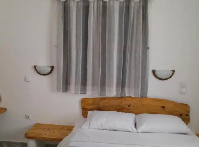 George's Platy Gyalos Case de vacanță